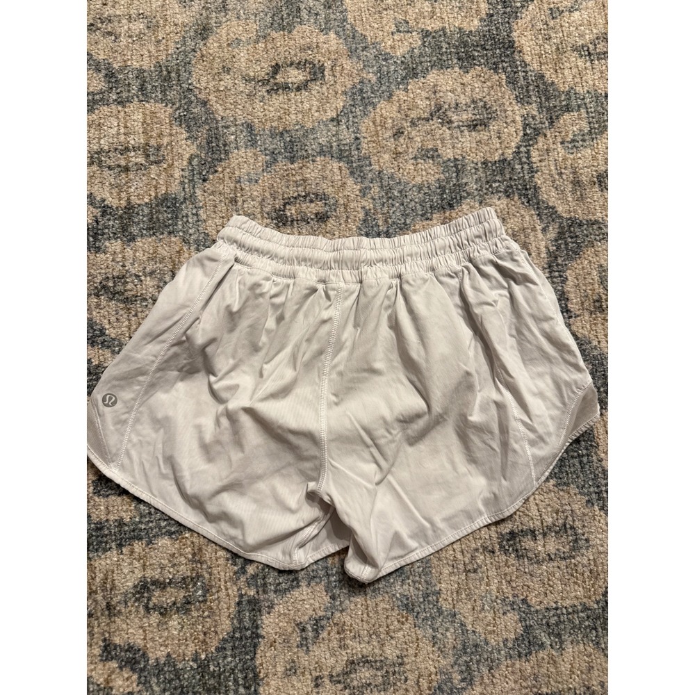 Lululemon Hotty Hot LR Short 4" Lined Size 4 Excellent Condition - Picture 3 of 4